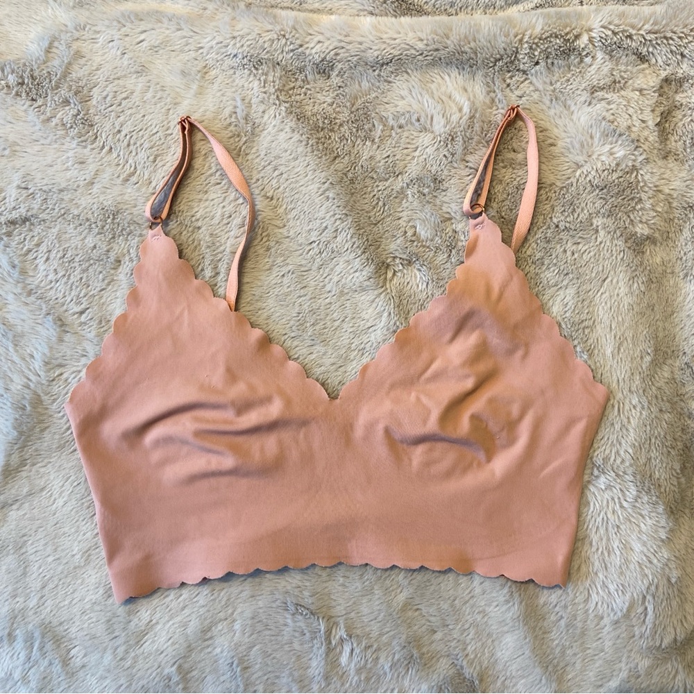 💝3/$20 Scalloped Edge Bralette in Pink